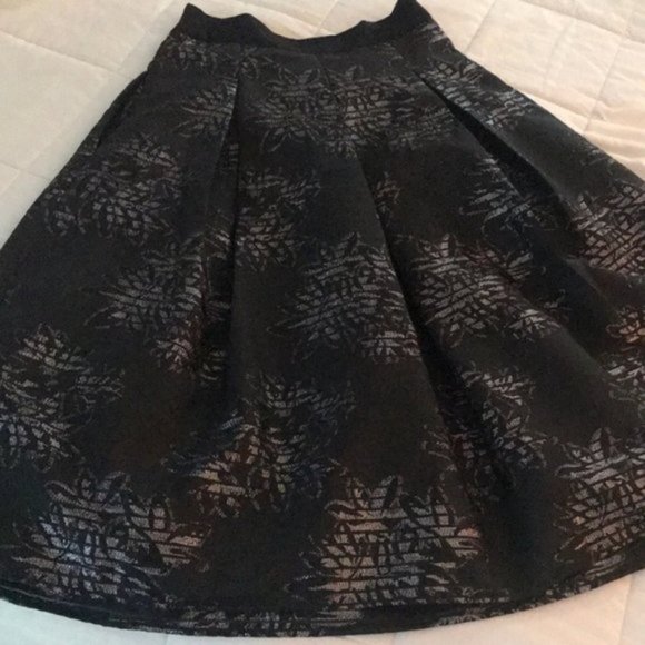 NWOT White House Black Market Metallic Shadow Stripe Full Skirt - Picture 3 of 6